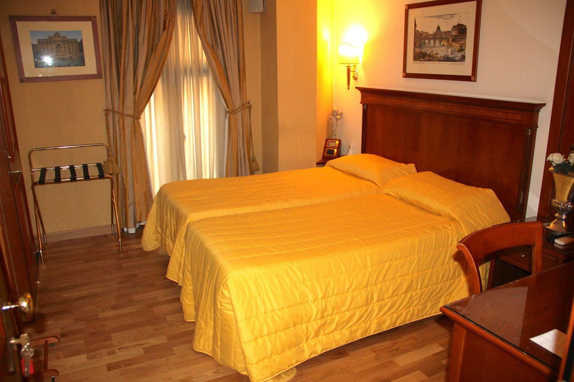 Luxury Rooms H 2000 Roma Exterior photo