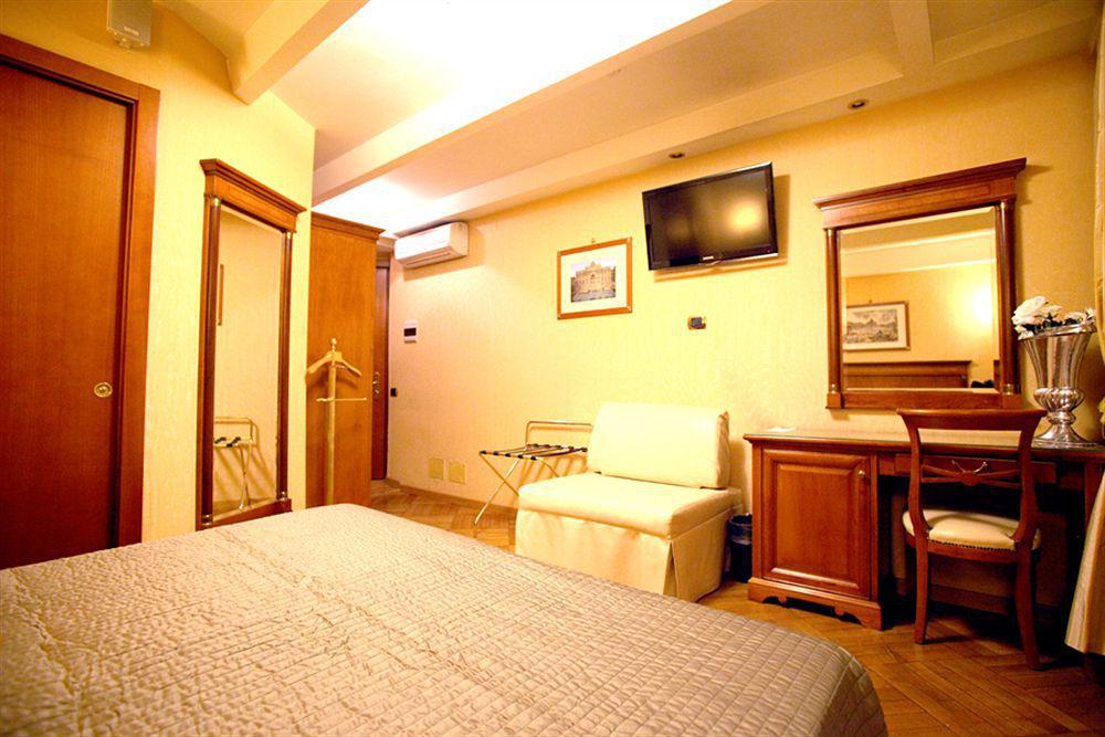 Luxury Rooms H 2000 Roma Exterior photo